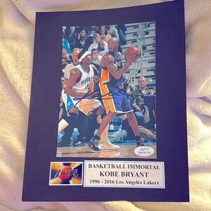 Kobe Bryant autographed 8x10 photo